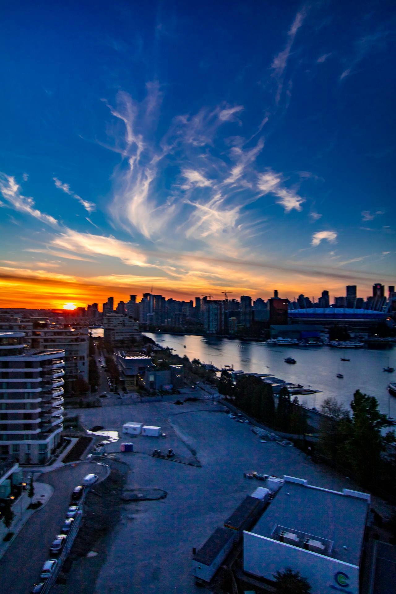 Vancouver, Canada – Pleasant Summer Weather, Mountains, and Ocean Views